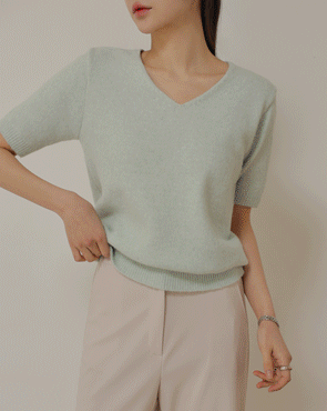 Soft Fine Short-sleeve V-neck knit