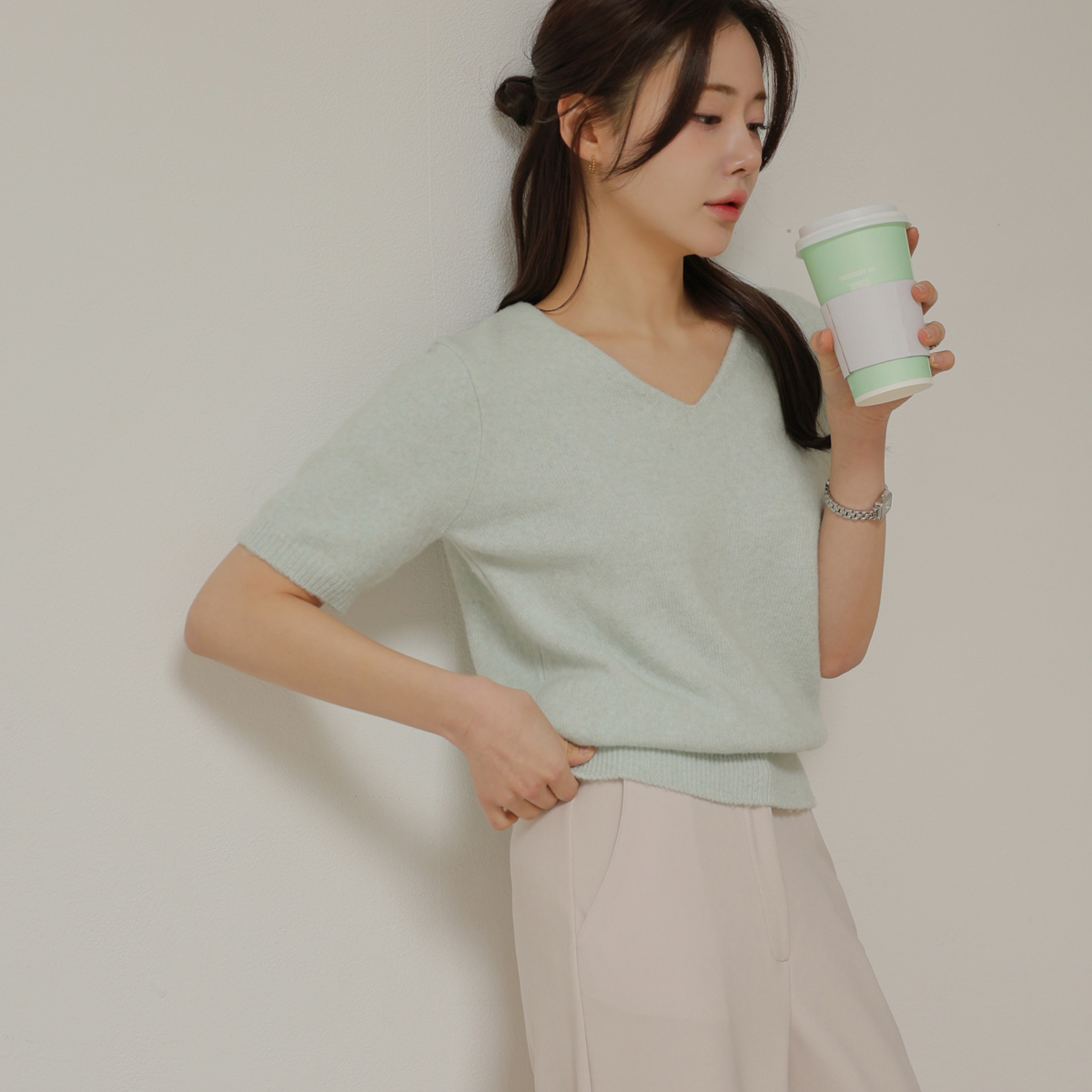 Soft Fine Short-sleeve V-neck knit
