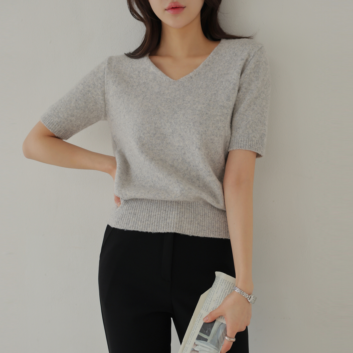 Soft Fine Short-sleeve V-neck knit
