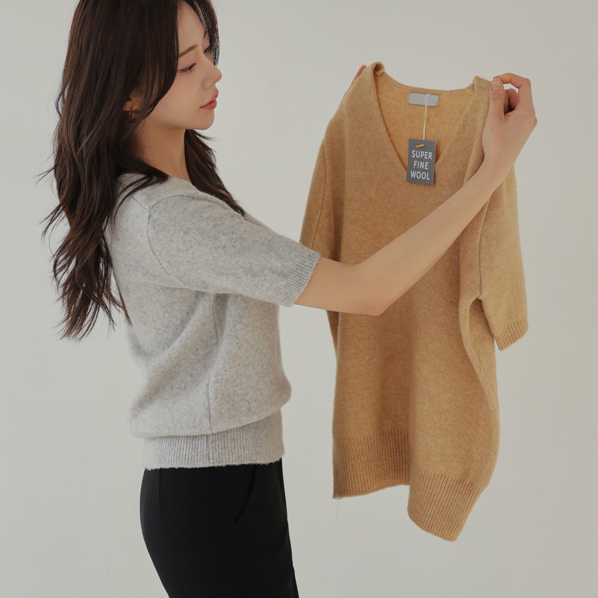 Soft Fine Short-sleeve V-neck knit