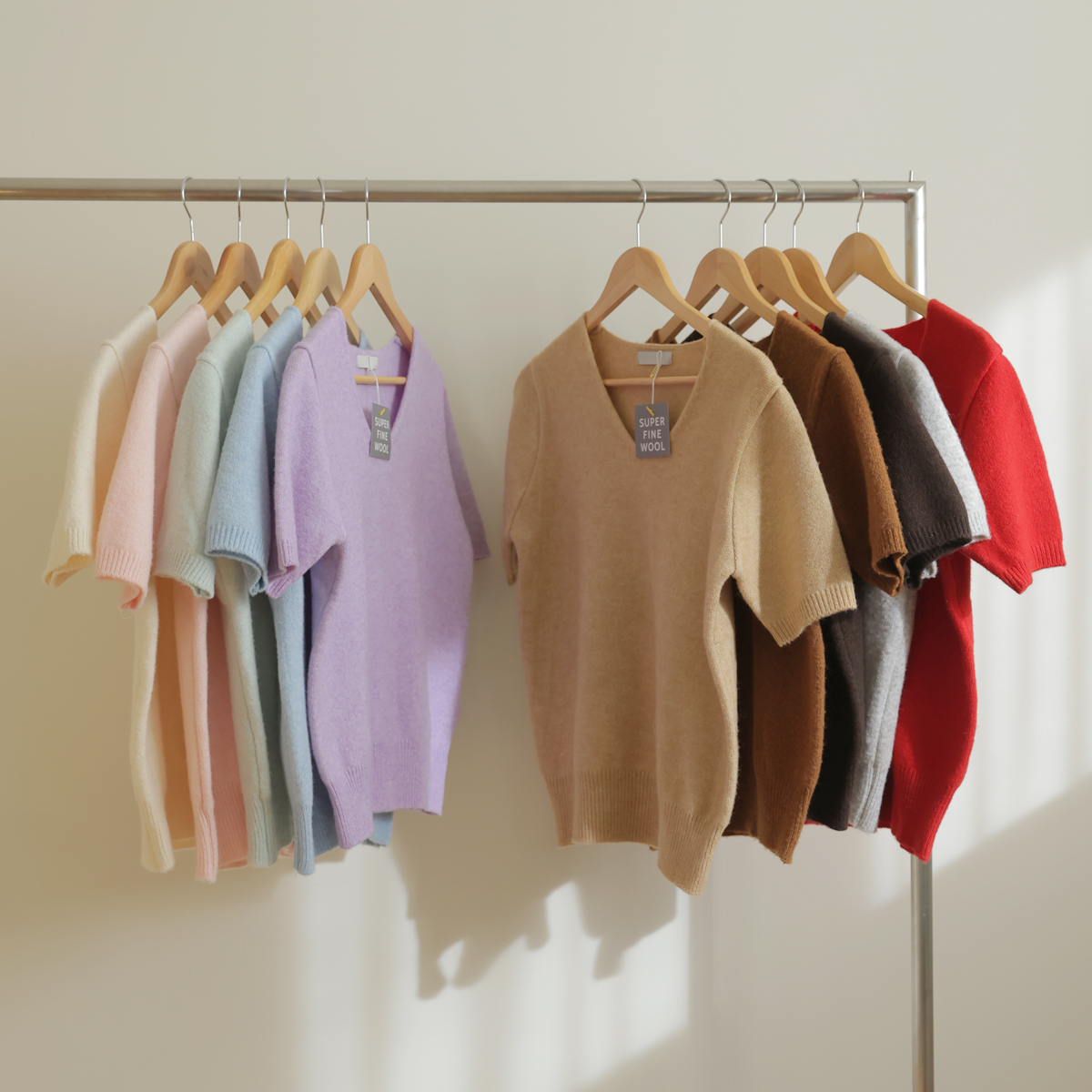 Soft Fine Short-sleeve V-neck knit