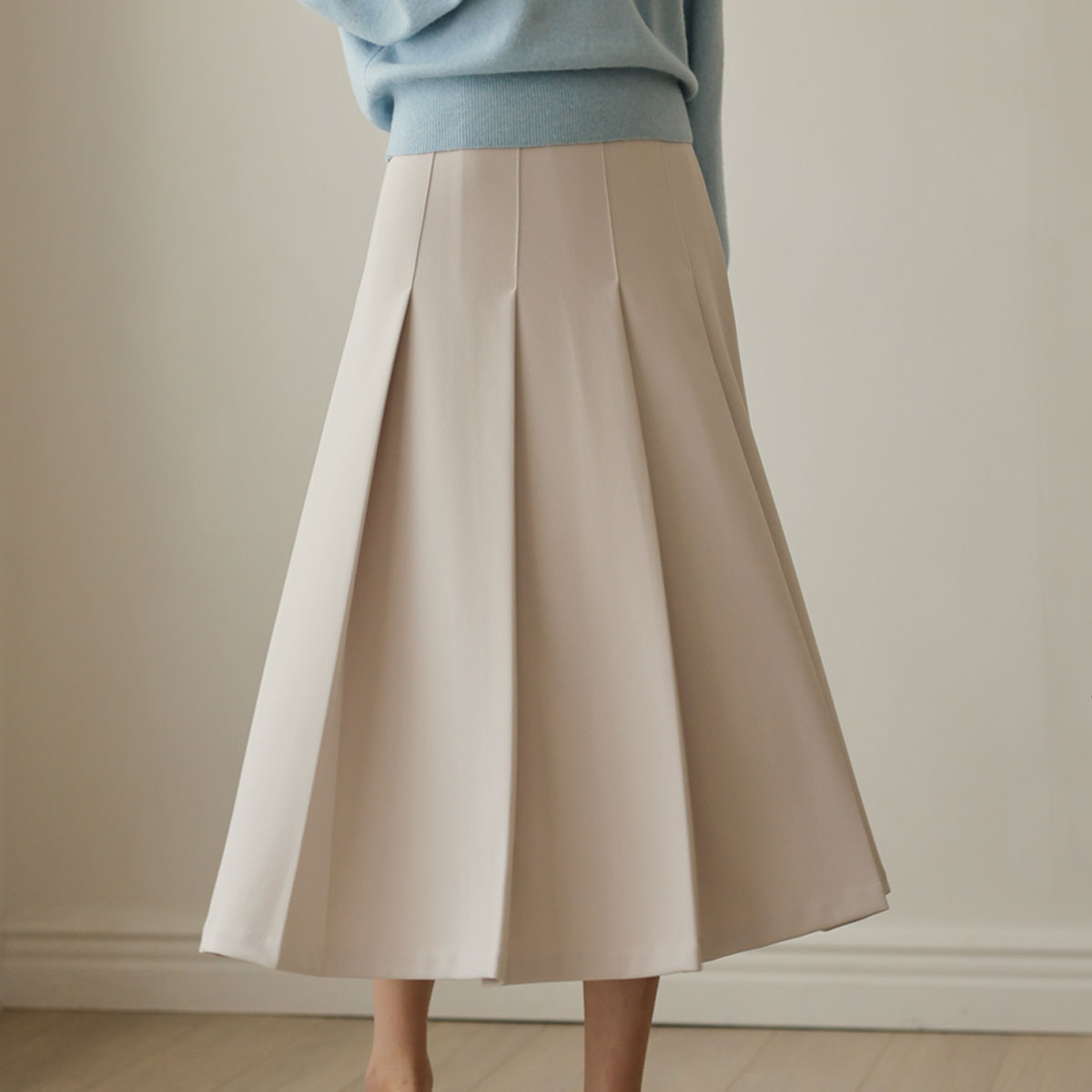Mute Banding Pleated Skirt