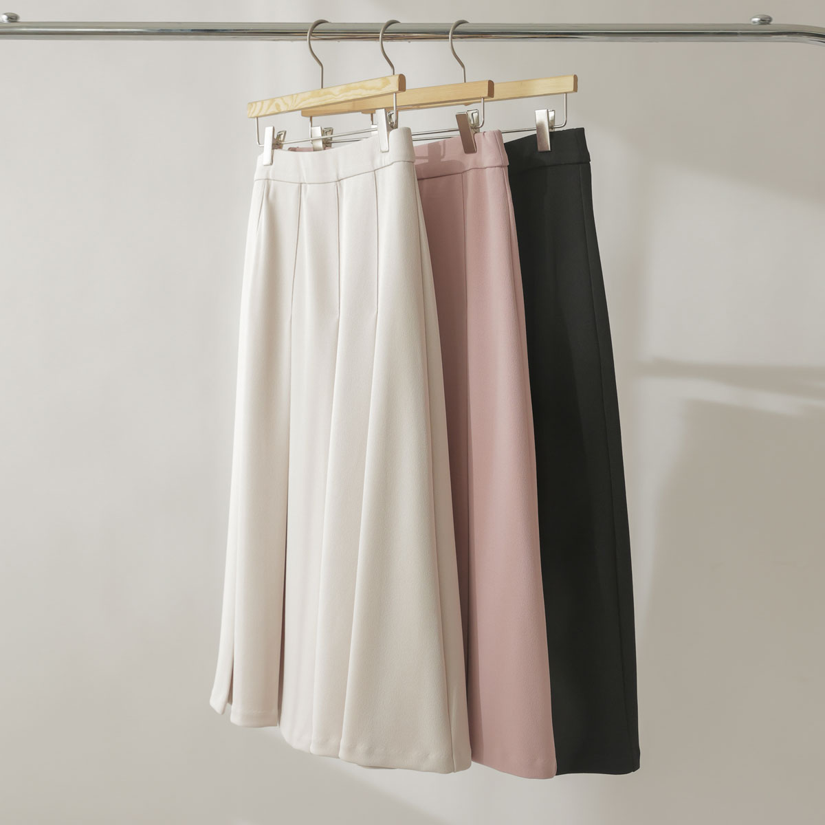 Mute Banding Pleated Skirt