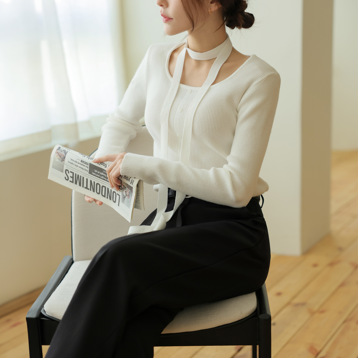 Moist Golji Button Tiny Knit