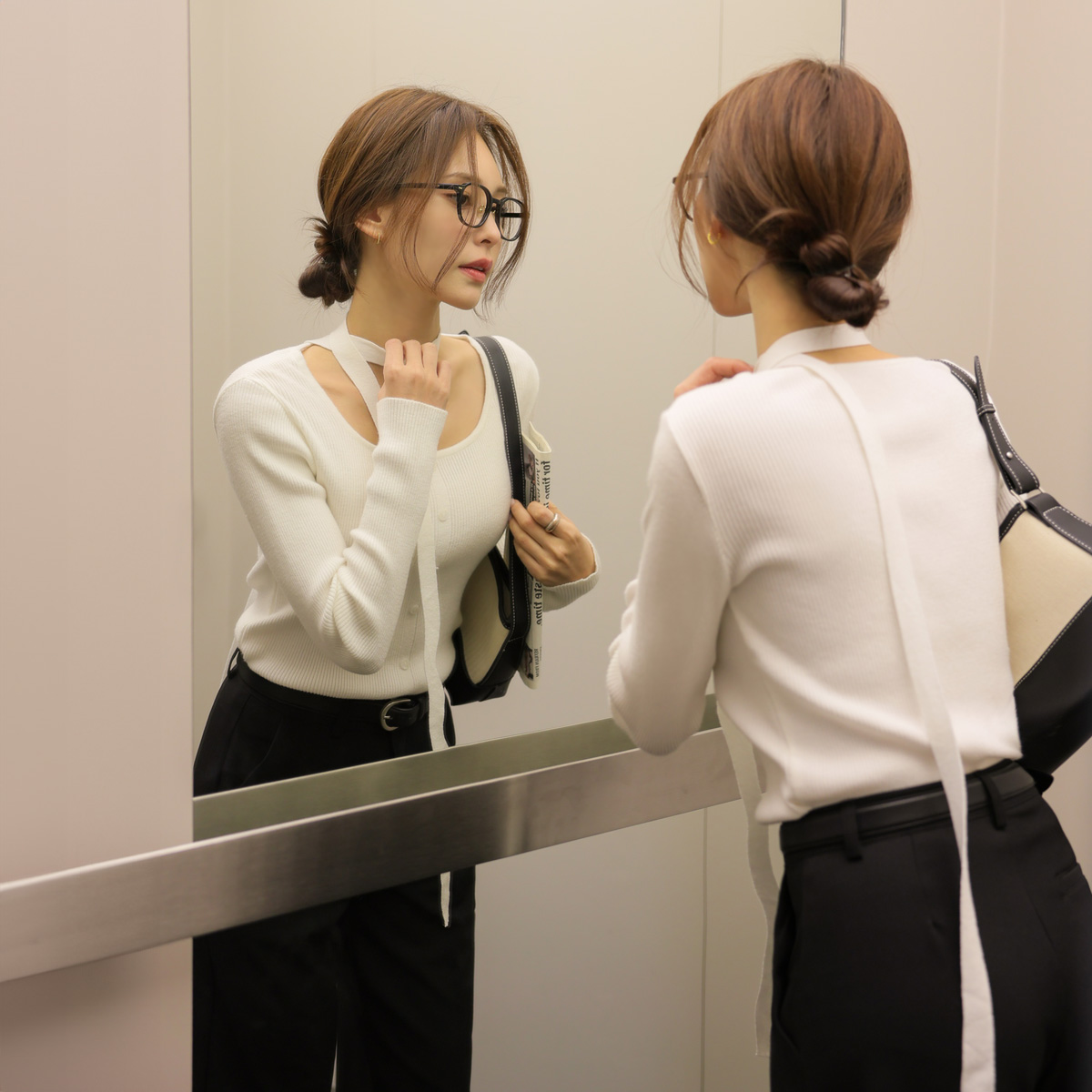 Moist Golji Button Tiny Knit