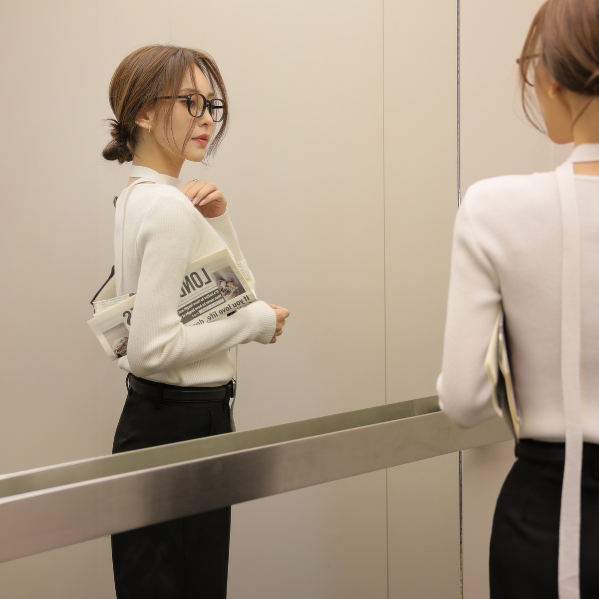 Moist Golji Button Tiny Knit