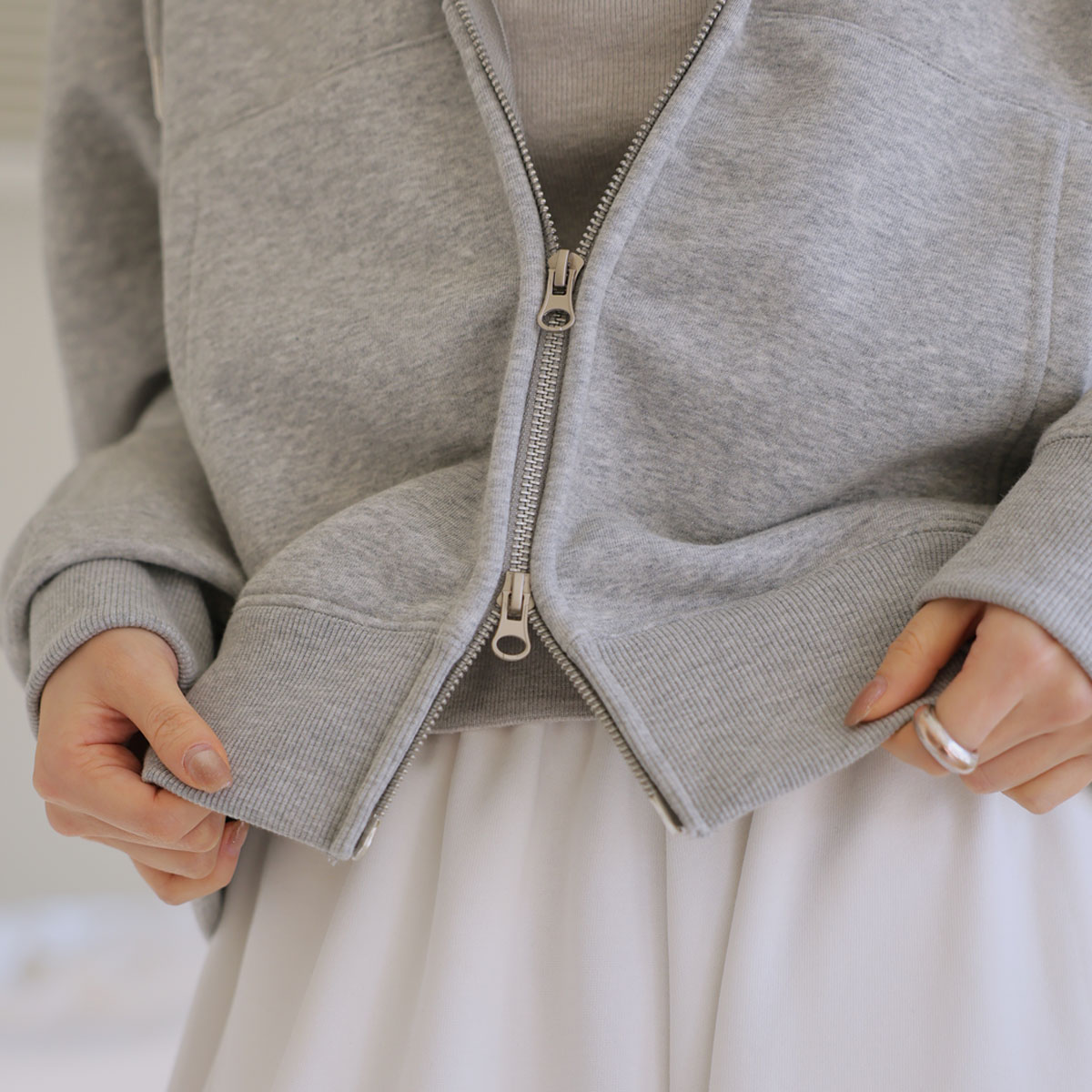 4size compact zip up hoodies