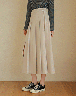 D-ring belt pleated skirt