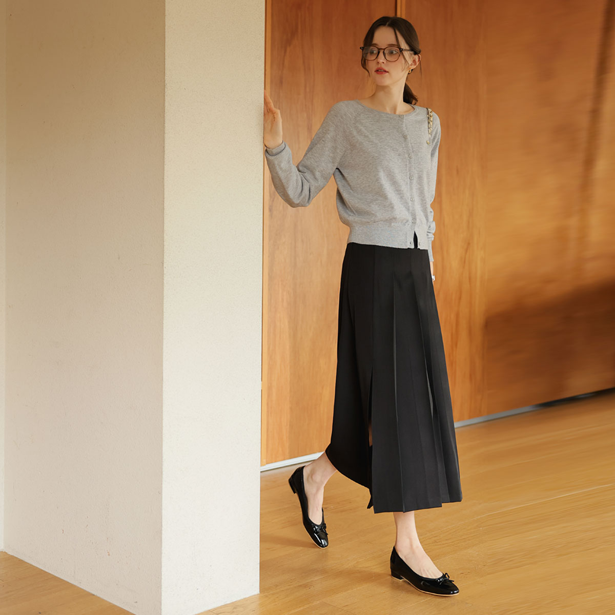 D-ring belt pleated skirt