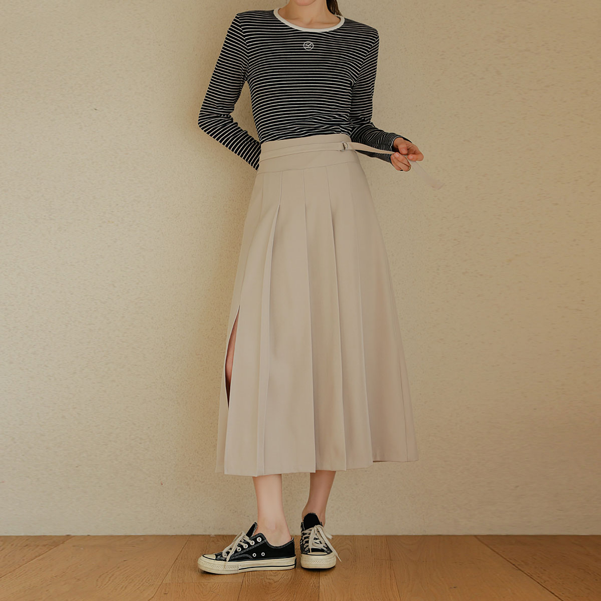 D-ring belt pleated skirt