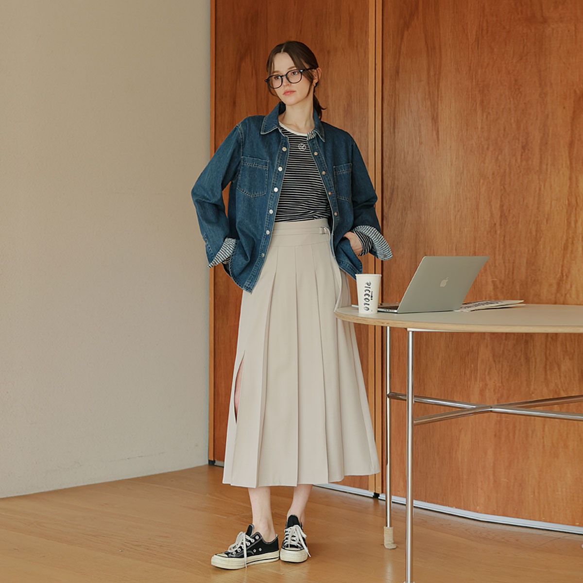 D-ring belt pleated skirt