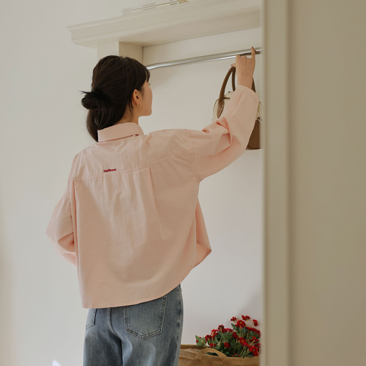Font embroidered cotton crop shirt