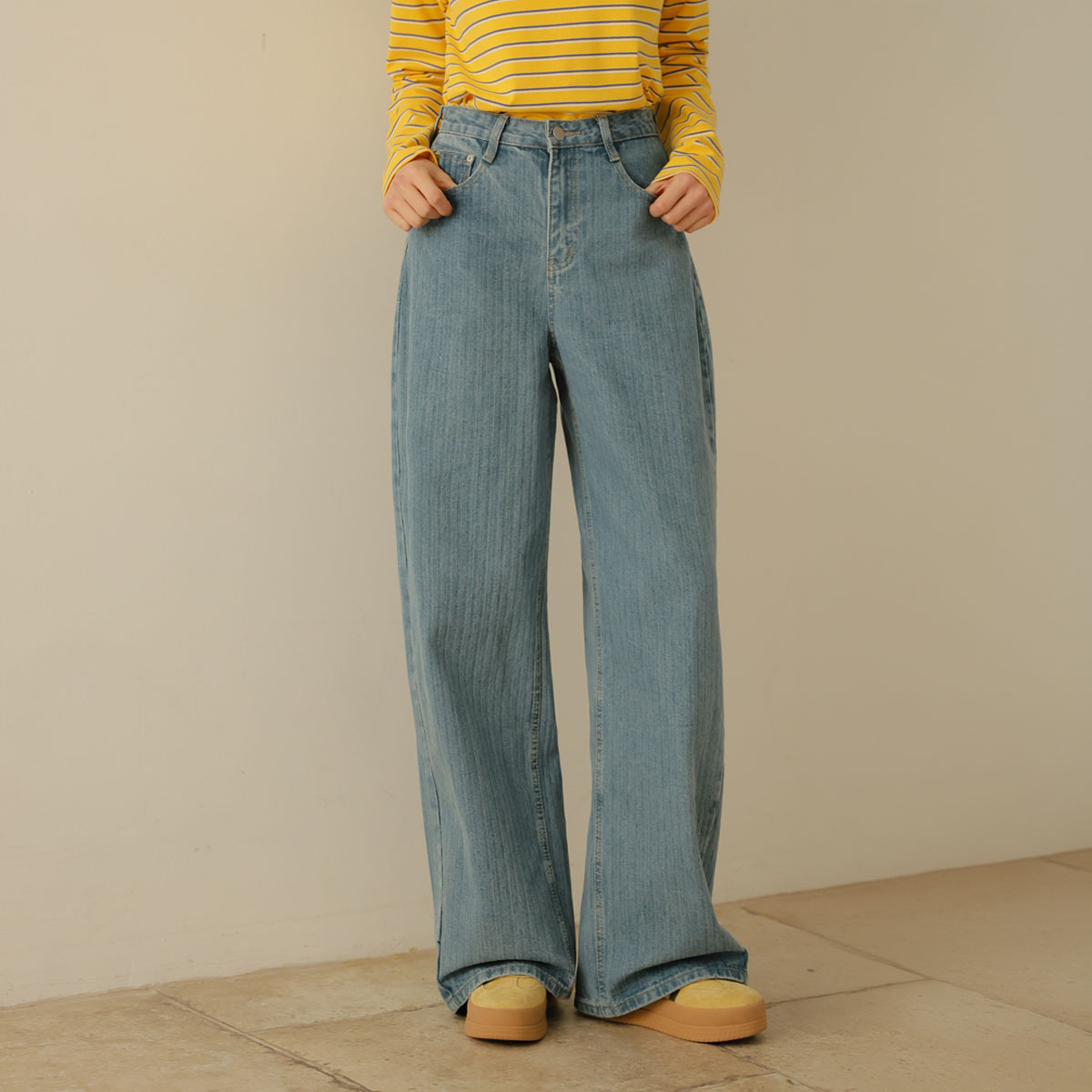 Curved Line Stripe Wide Denim Pants