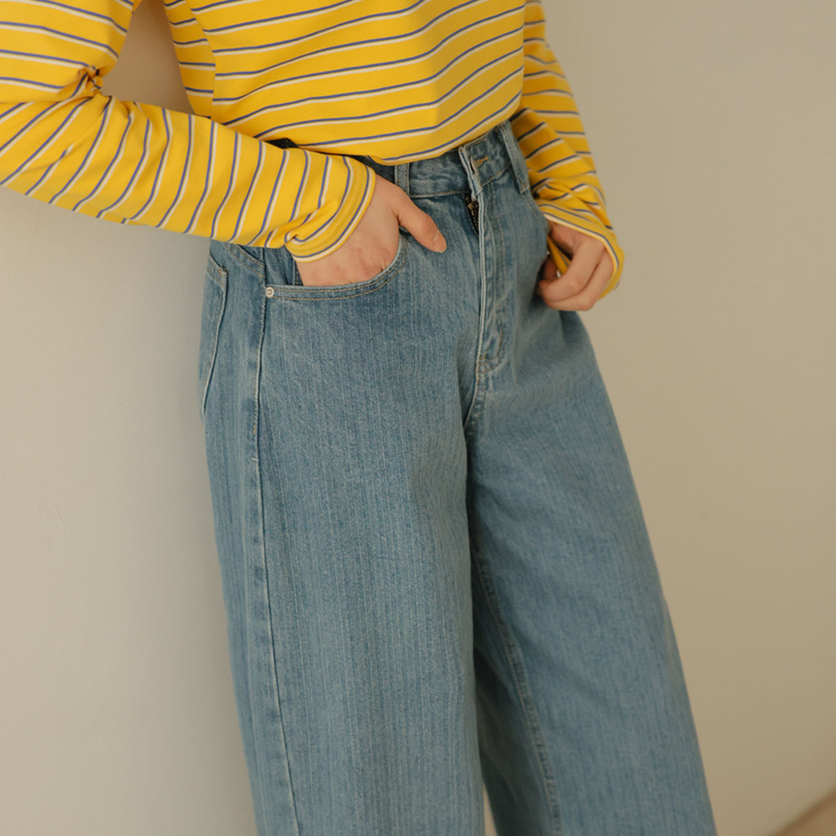 Curved Line Stripe Wide Denim Pants