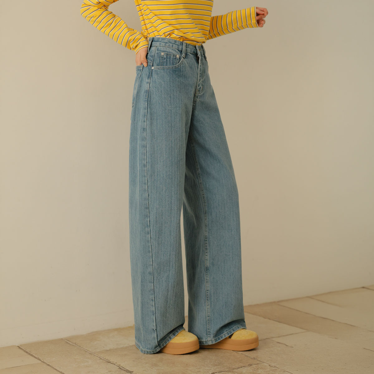 Curved Line Stripe Wide Denim Pants