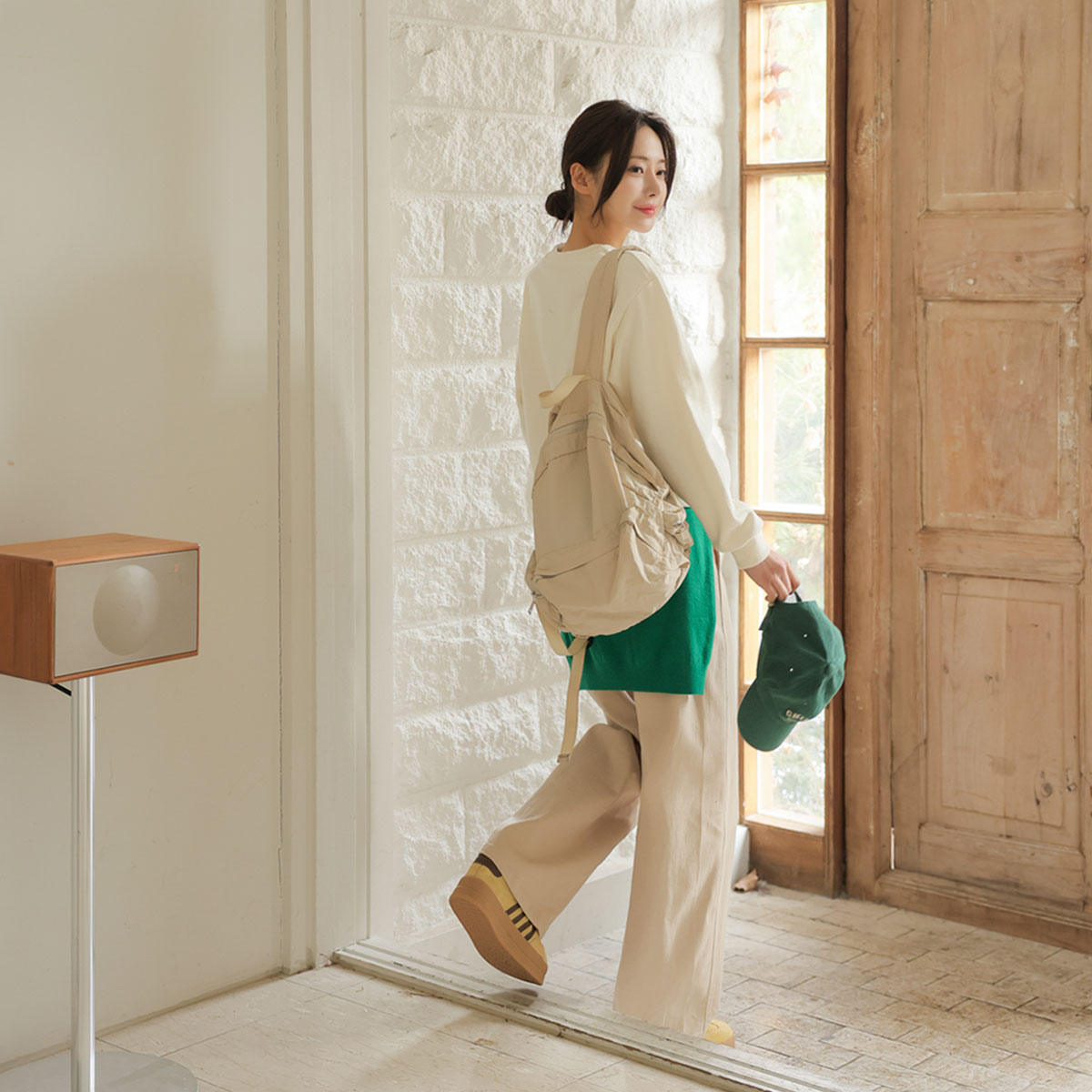 Laurel Buckle Embroidered Man-to-Man