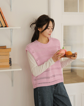 Skashi round knit vest