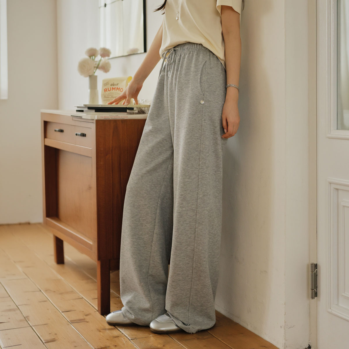 pendant cut-out wide training pants