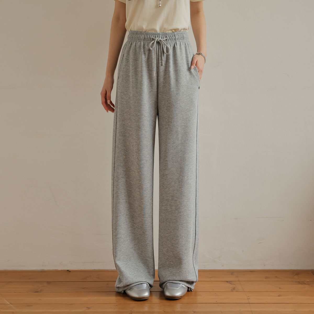 pendant cut-out wide training pants