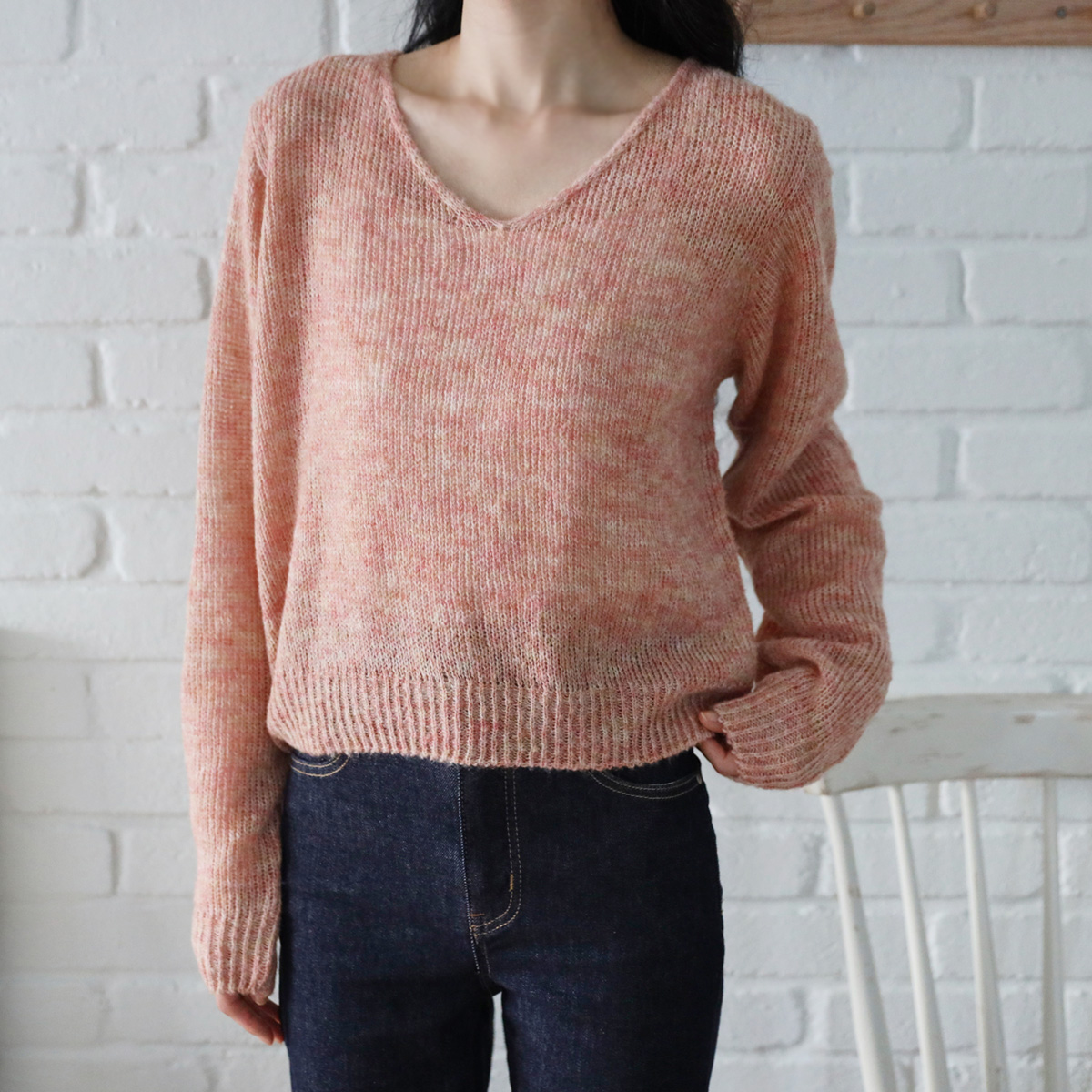 <b>[Limited Quantity SALE]</b> Loose fit-knit with a V-neck (10% mohair wool)
