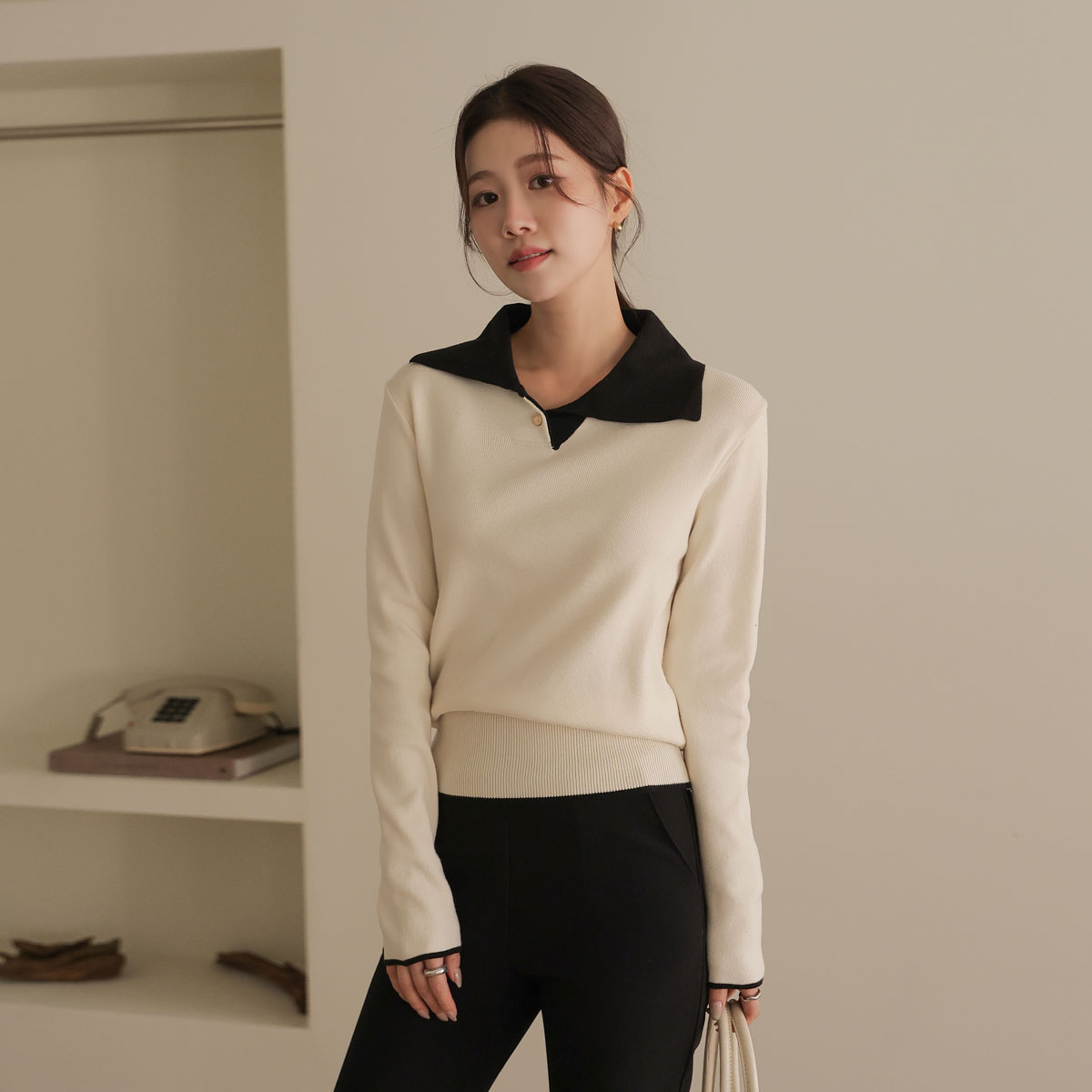 <b>[Limited Quantity SALE]</b> Pomi Button-Diamond Collar Knit