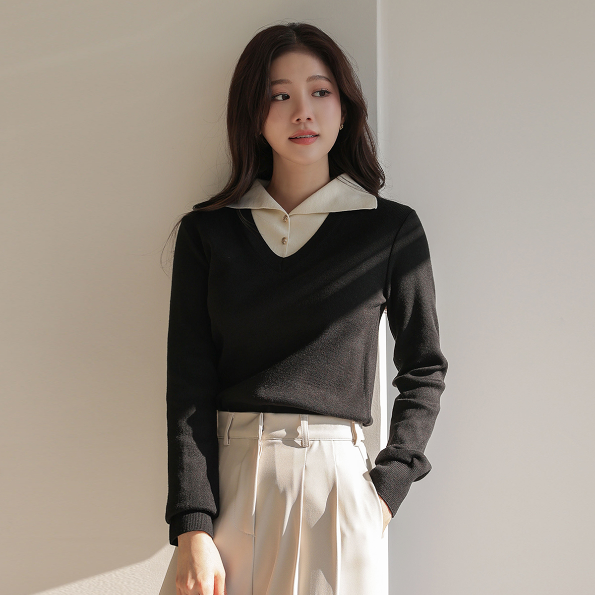 <b>[Limited Quantity SALE]</b> Double V-color combination collar knit