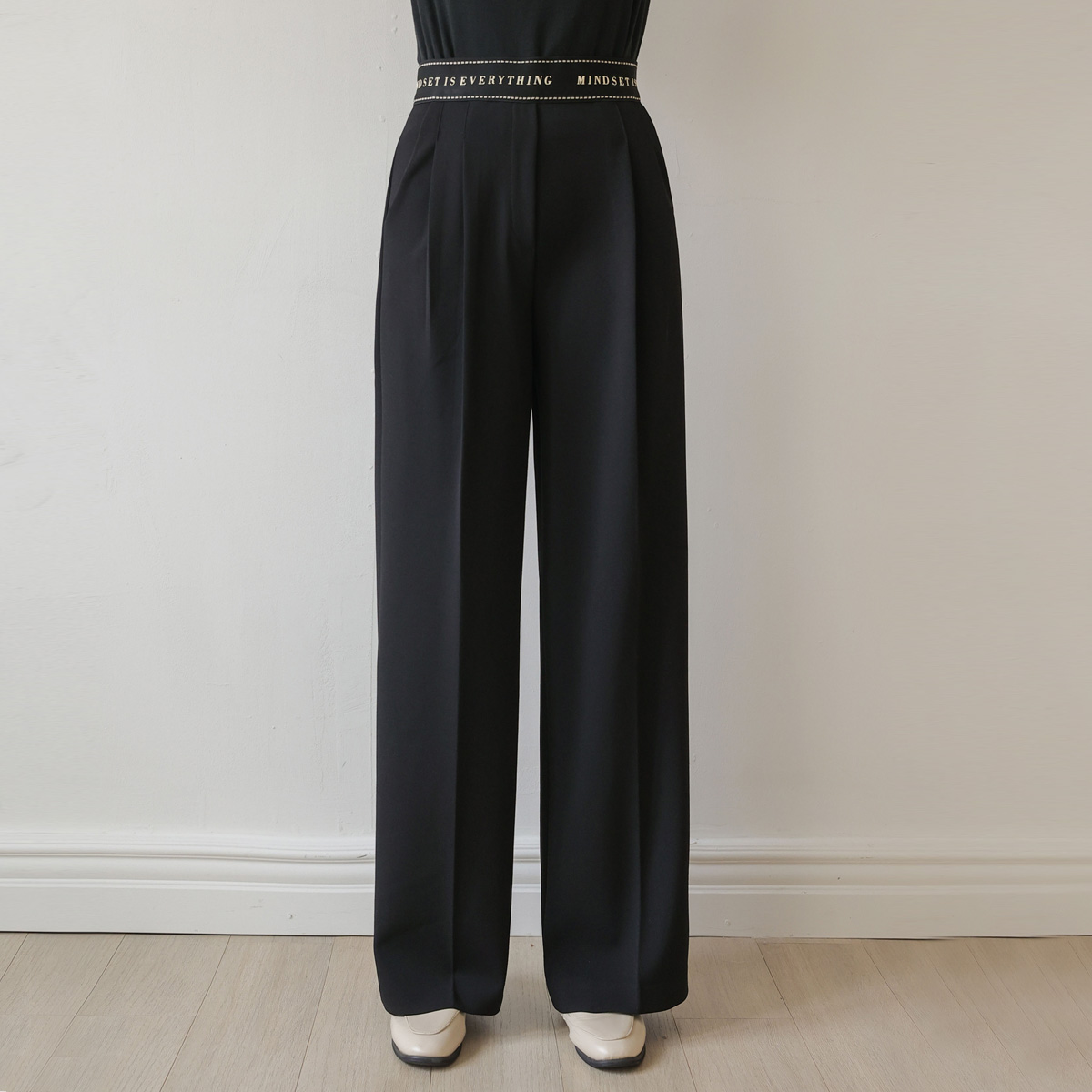 <b>[Limited Quantity SALE]</b> Lettering Wide-Waisted Pintuck Slacks