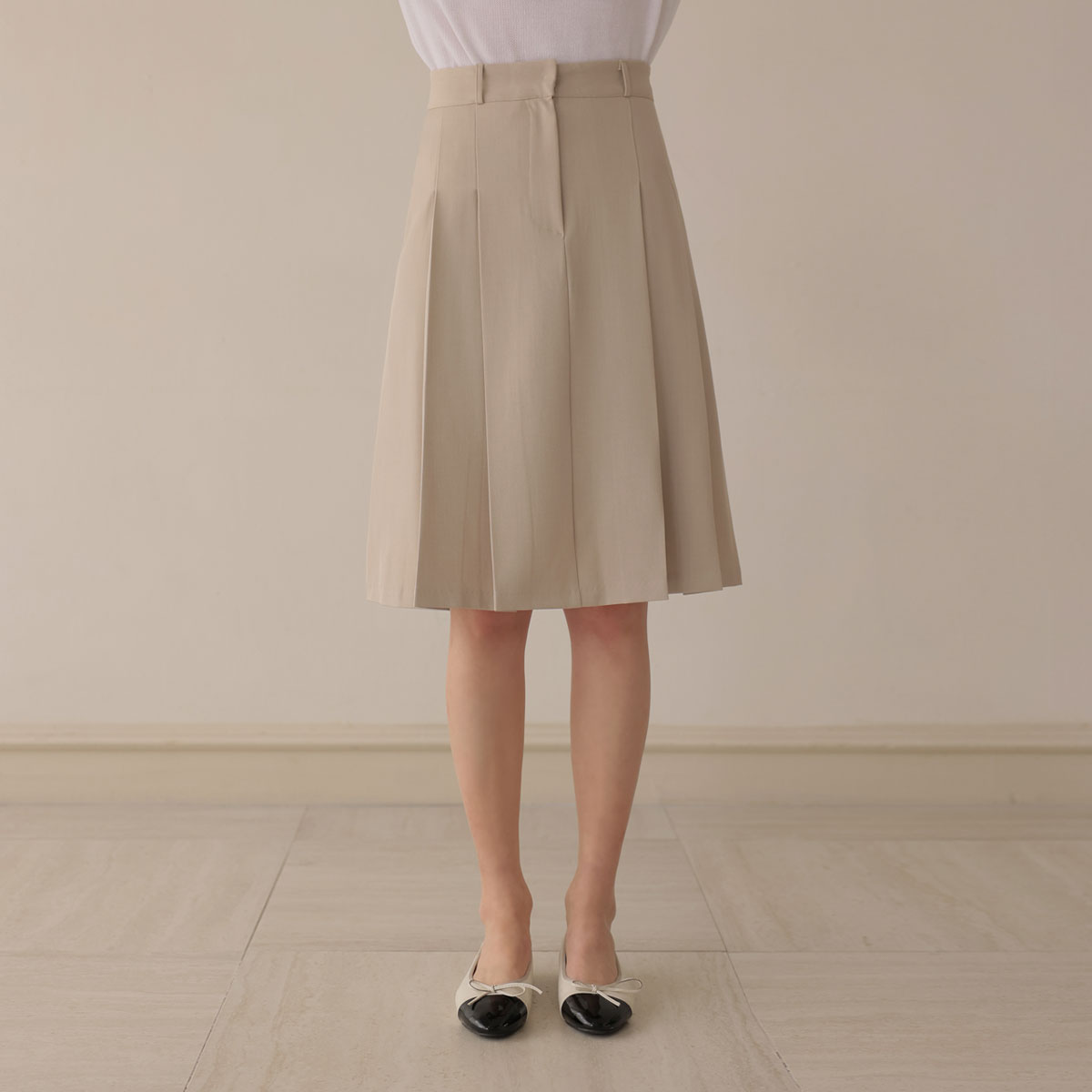[Emblem] Modern pleated midi skirt