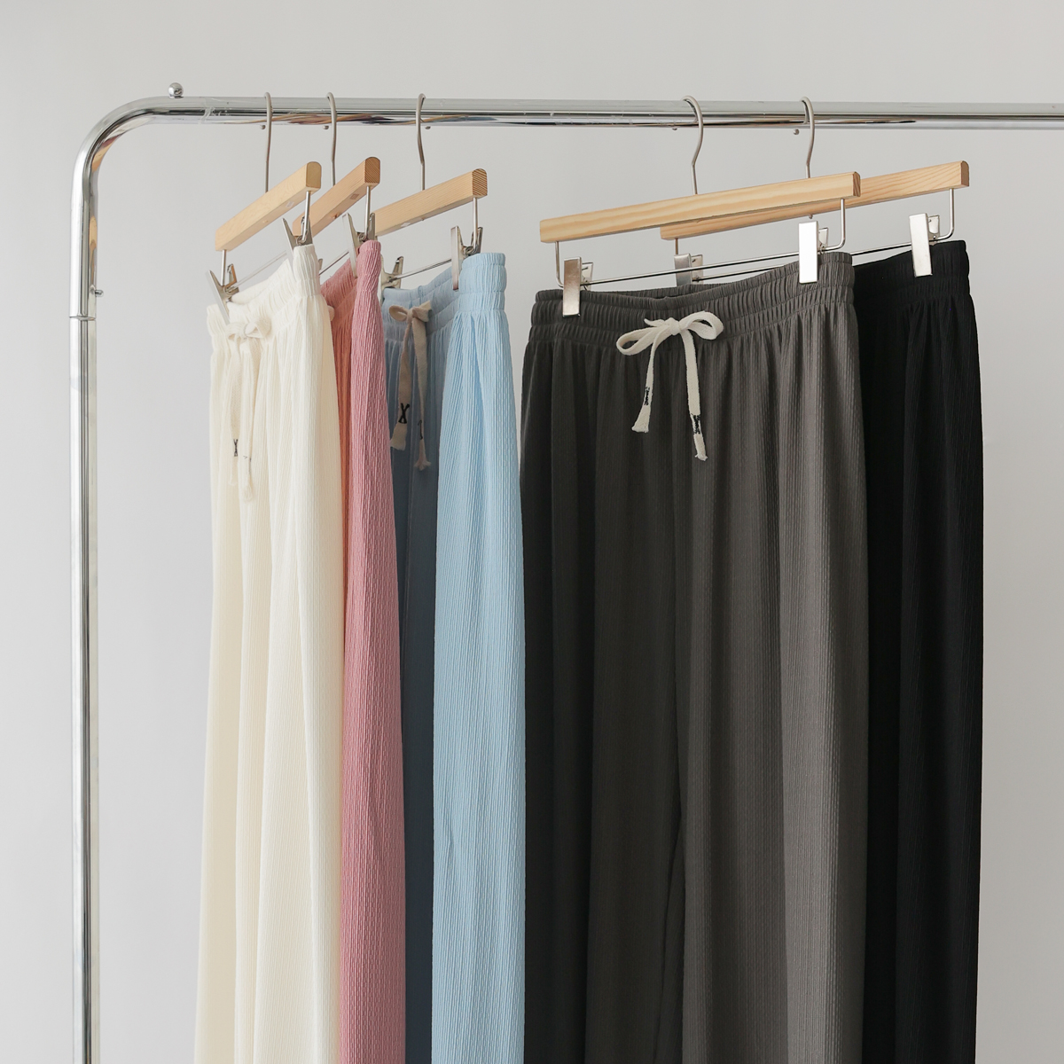 <b>[Limited Quantity SALE]</b> Cooling Pleated Wide Elastic Waist Pants