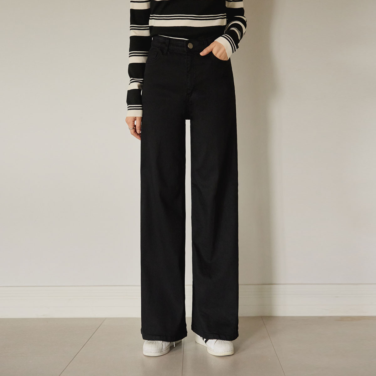 <b>[Limited Quantity SALE]</b> Signature Firm Flare Black Wide Pants