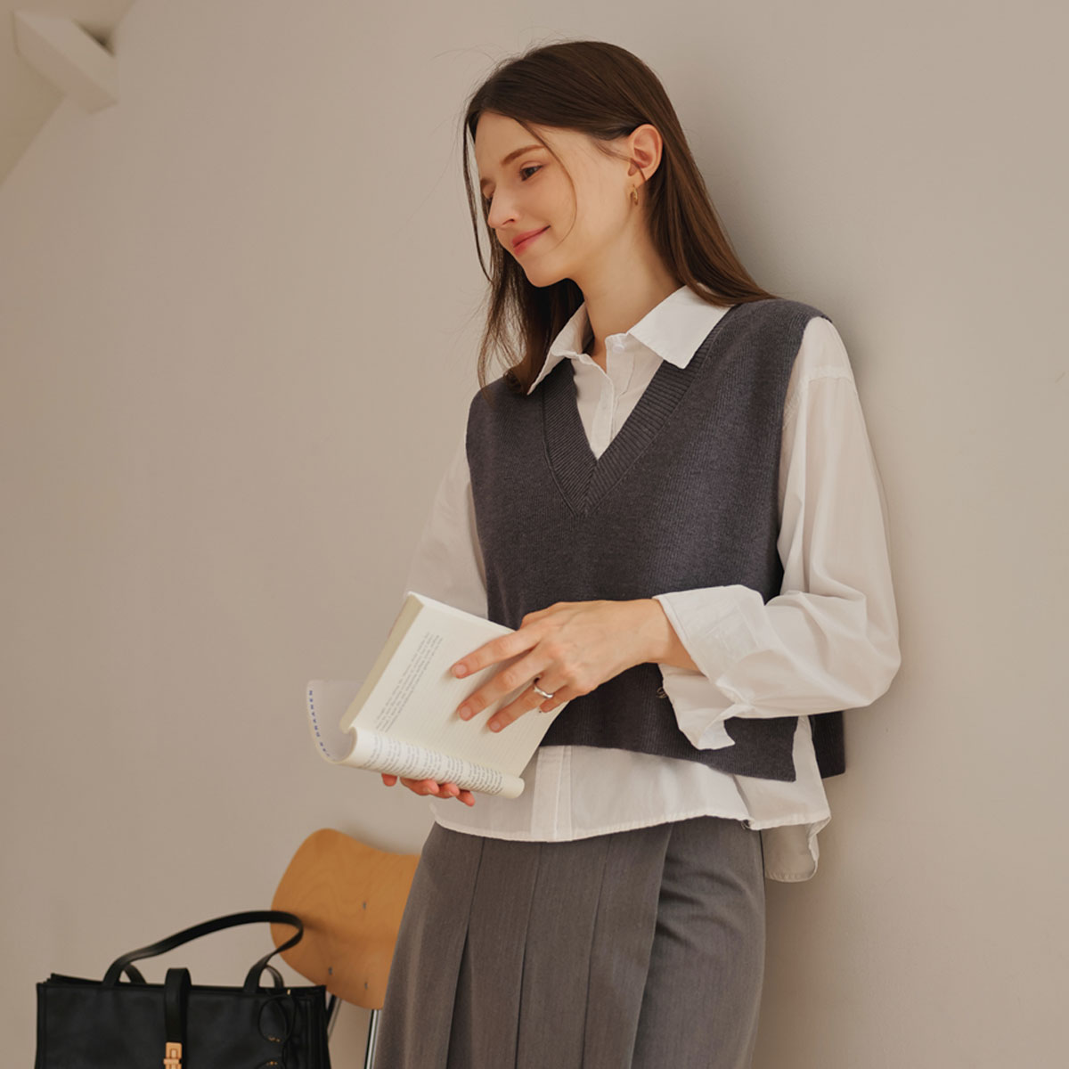 <b>[Limited Quantity SALE]</b> Font Embroidery Knit Vest