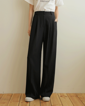Two-pin tuck Span wide slacks