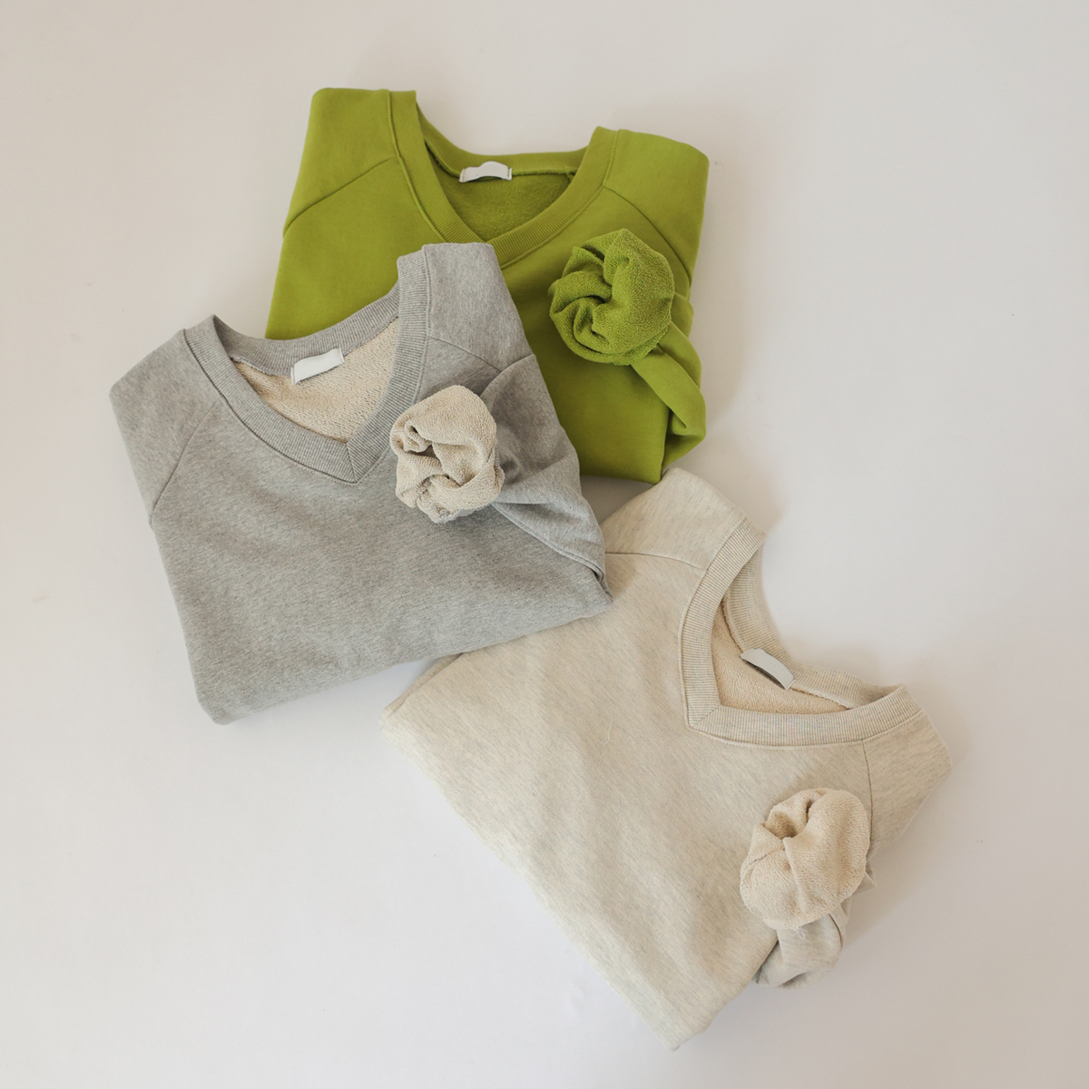 V-neck embroidered nagrang man-to-man