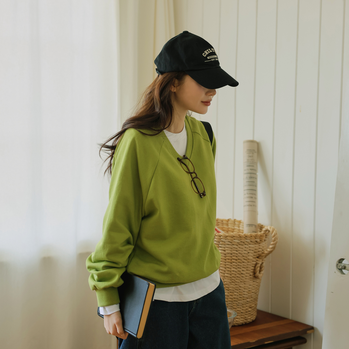 V-neck embroidered nagrang man-to-man