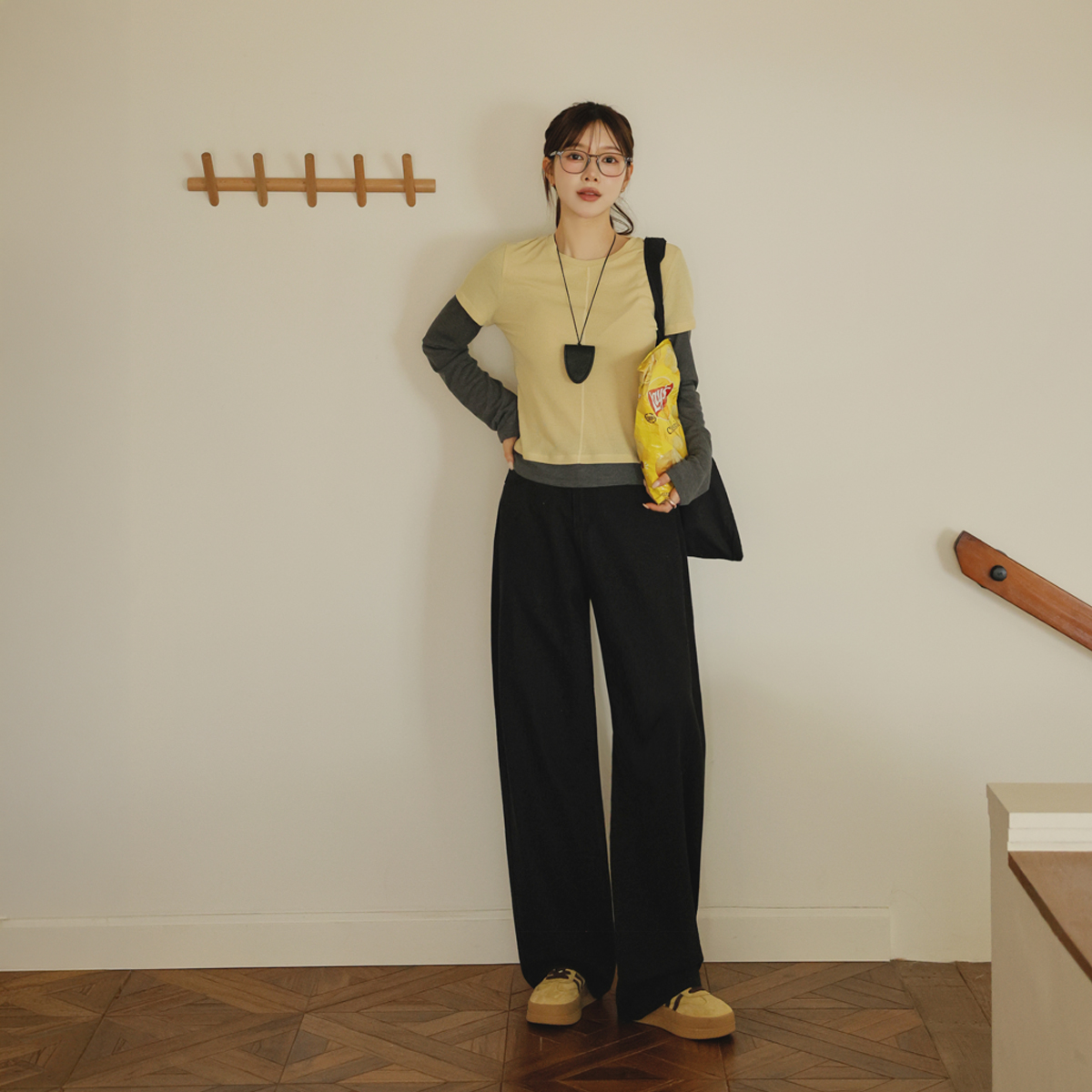 Back buckle herringbone curved wide pants