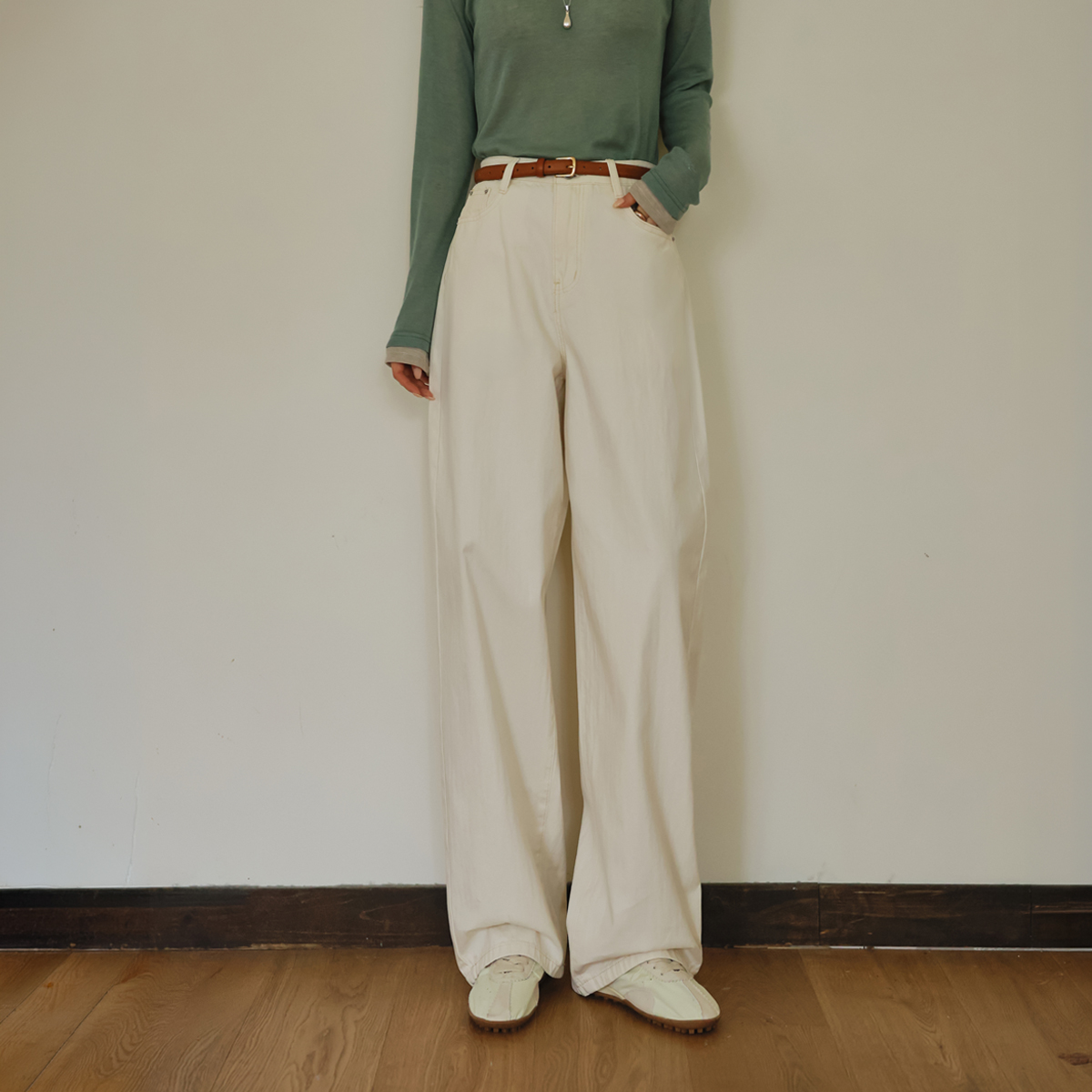 Back buckle herringbone curved wide pants