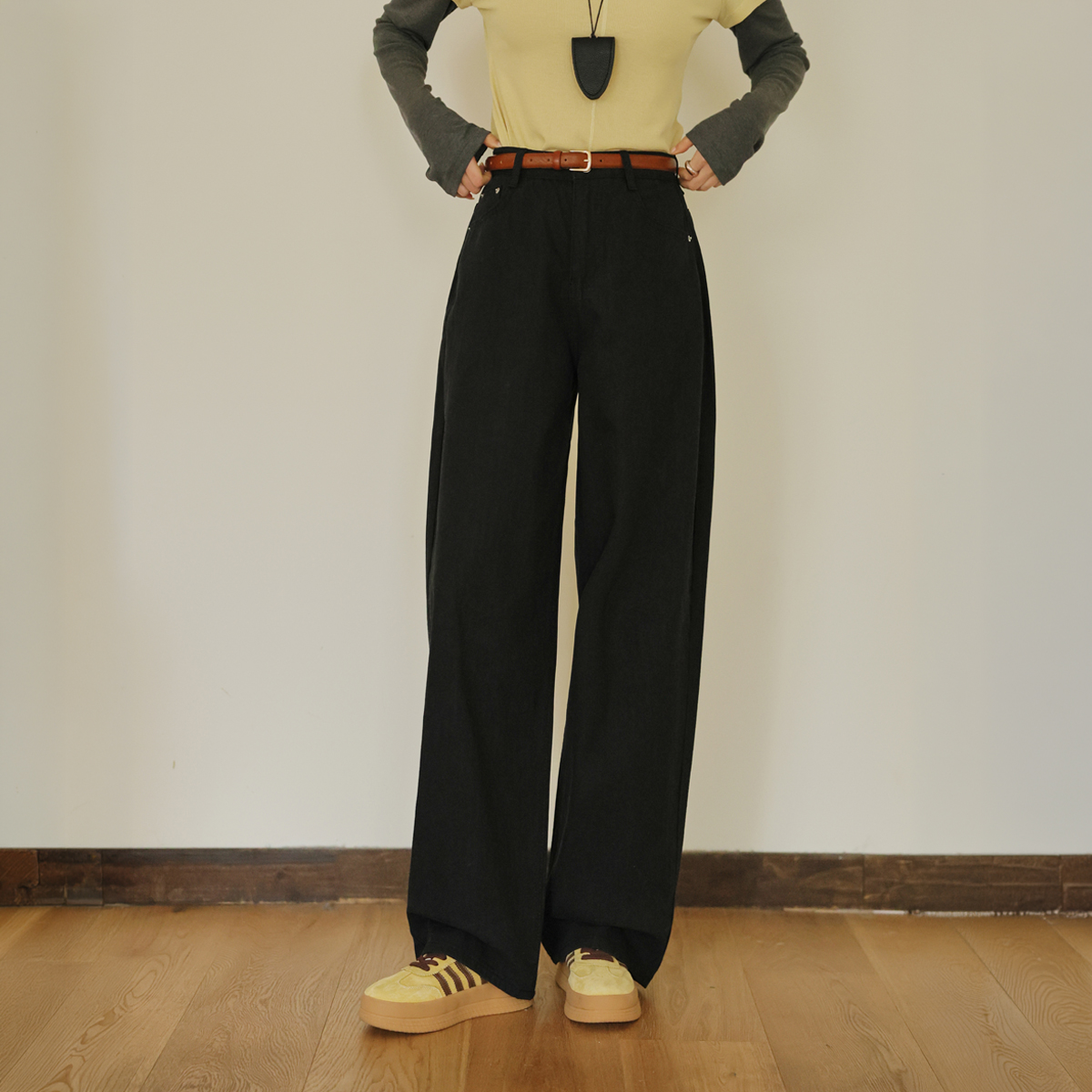Back buckle herringbone curved wide pants