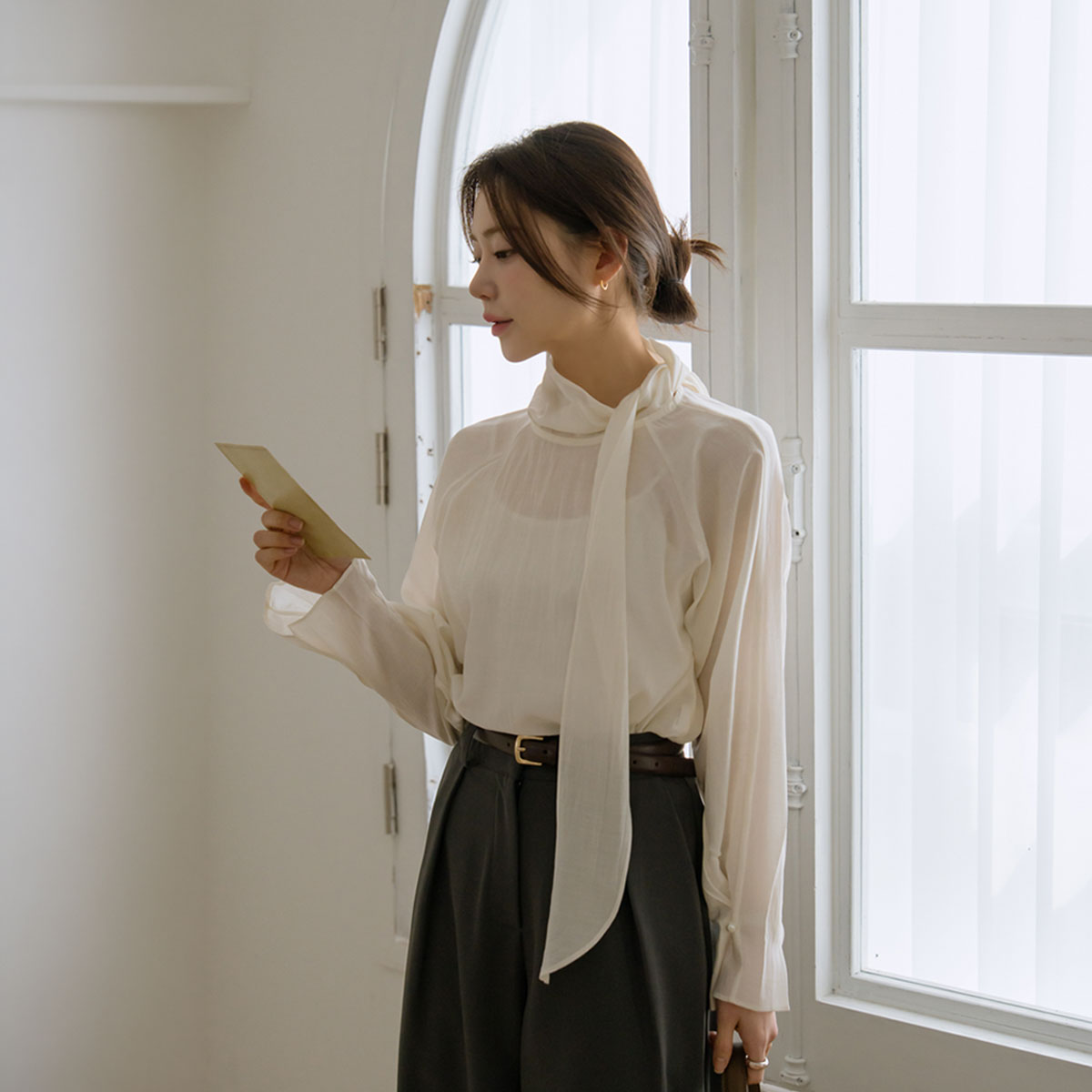 Pearl pintuck tie blouse