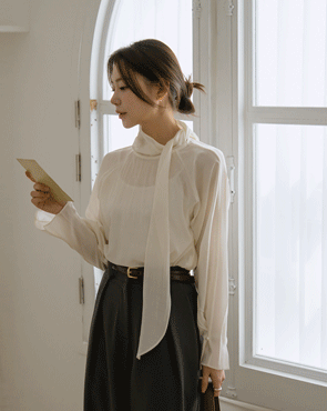 Pearl pintuck tie blouse