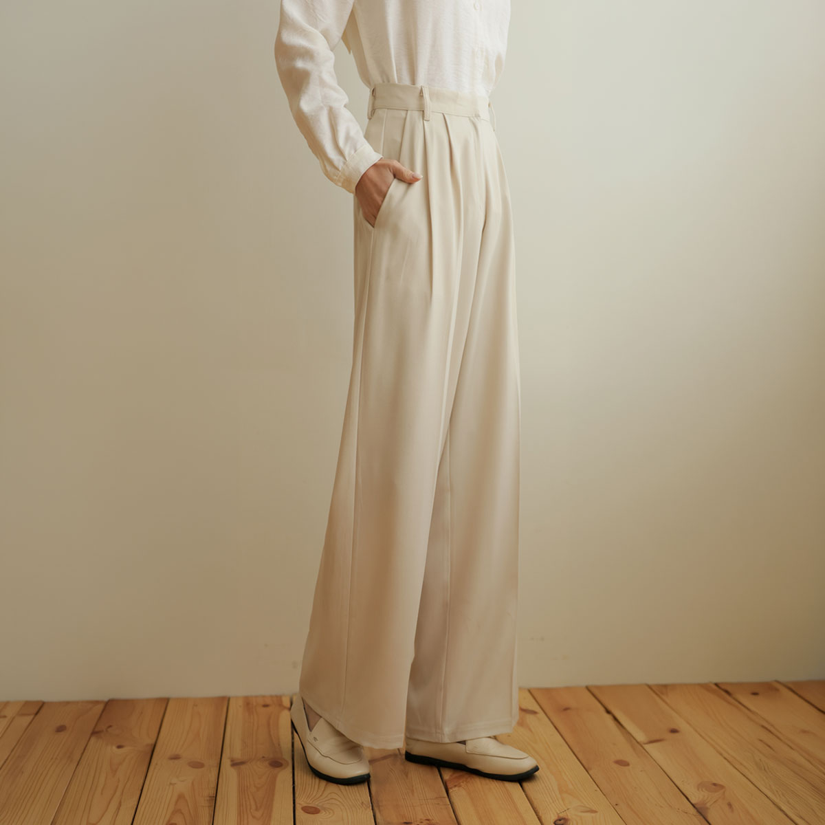2-Type Silky Wide Pintuck Slacks