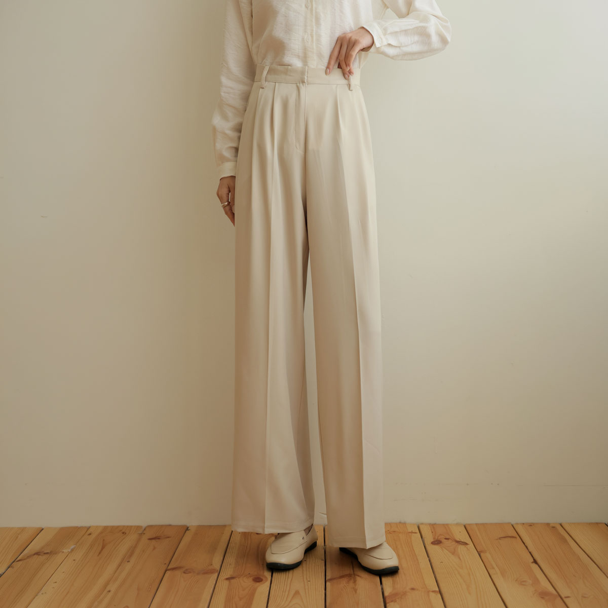 2-Type Silky Wide Pintuck Slacks