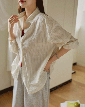 Silver pendant striped shirt