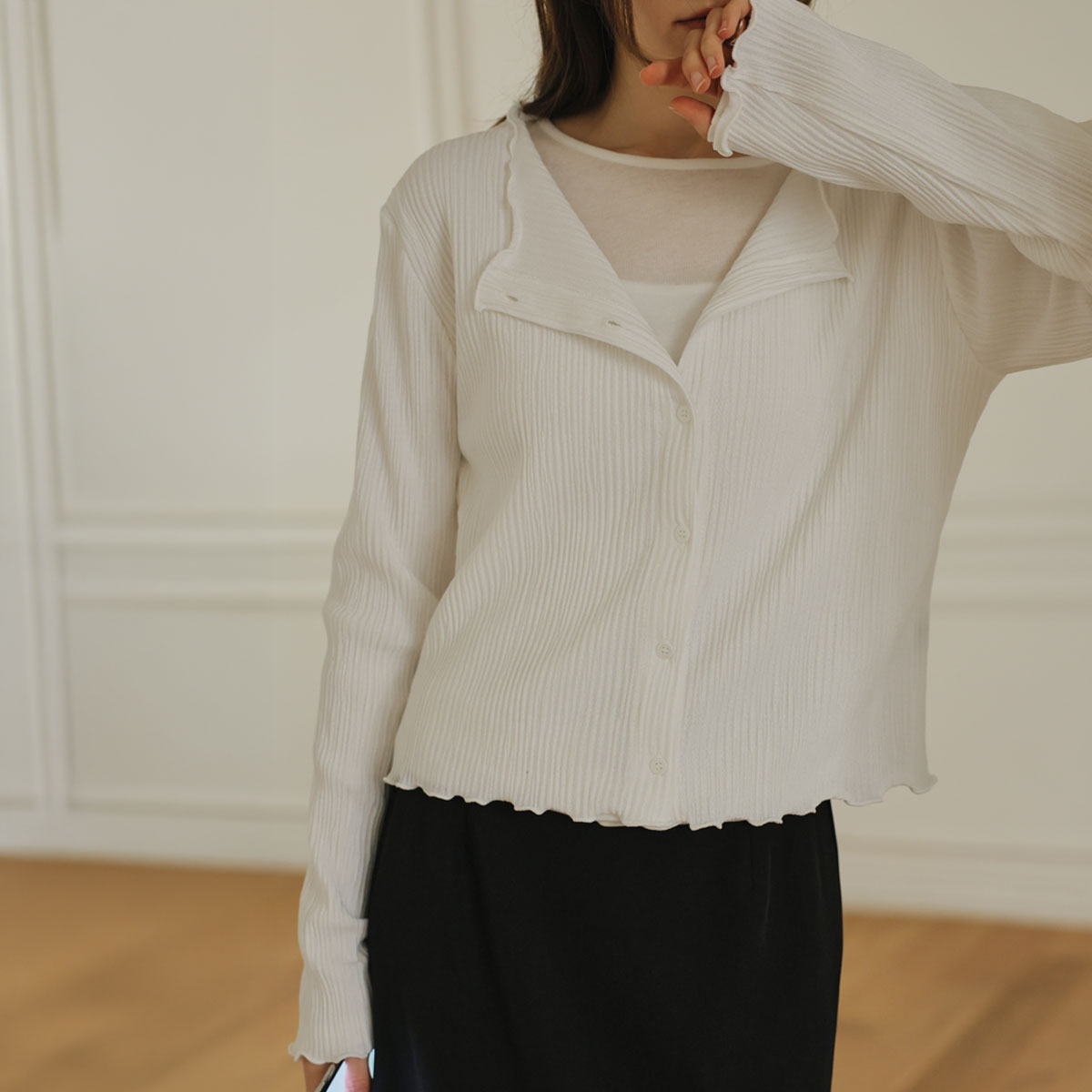 Wavy button pleated tee