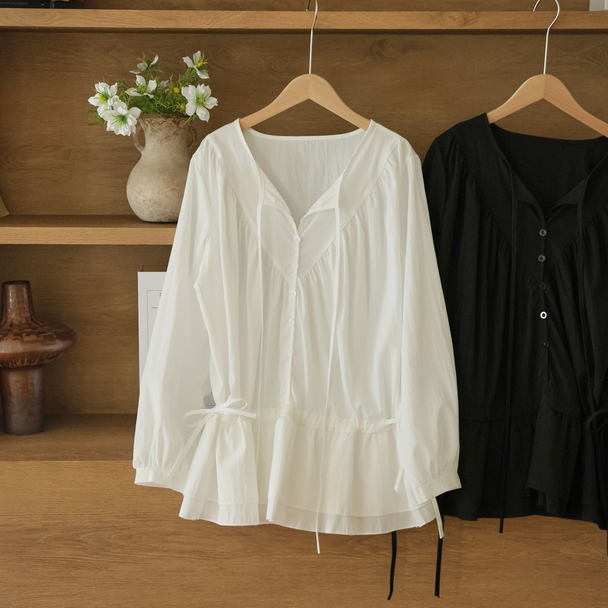 String ribbon hip cover frill blouse