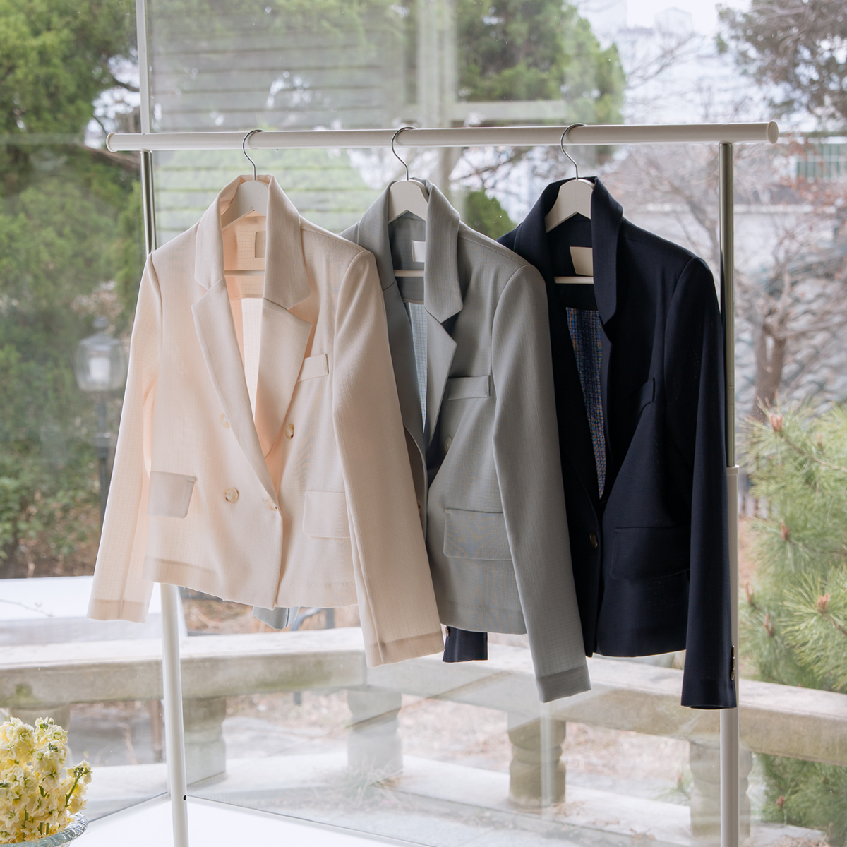 Light back slit single-layer jacket