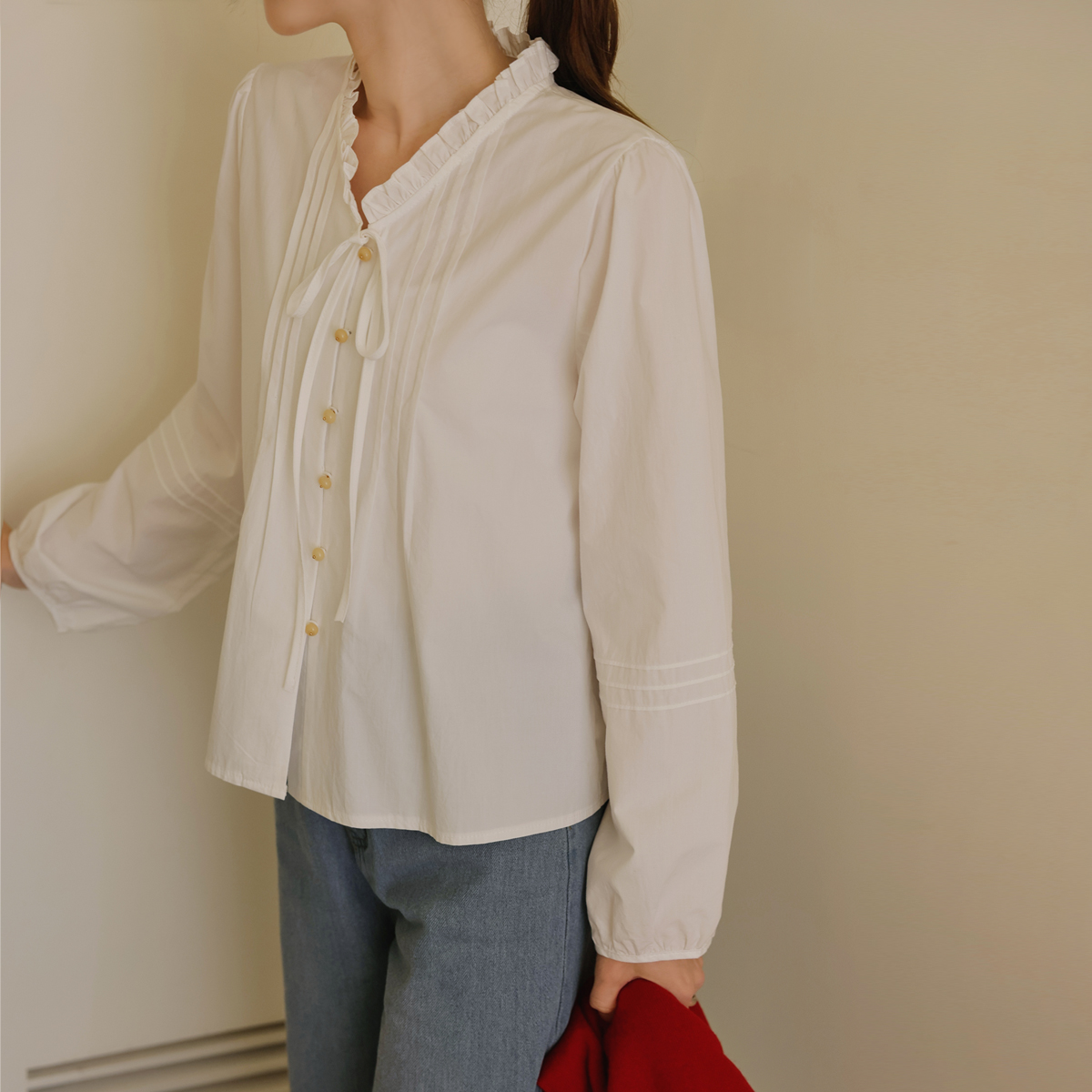 Pipintuck frill blouse