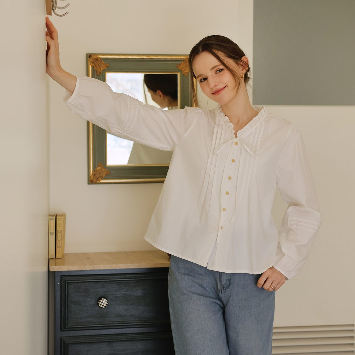 Pipintuck frill blouse