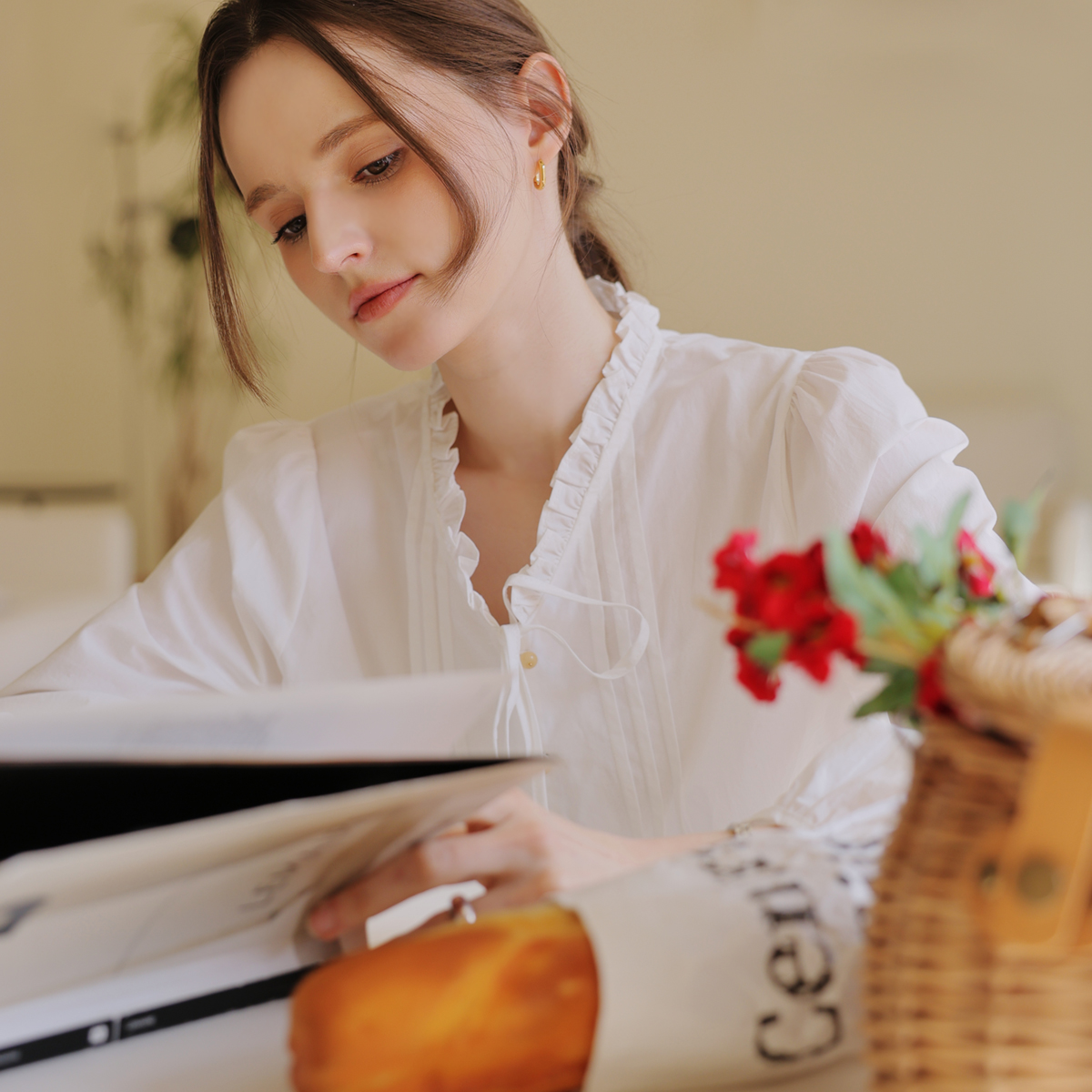 Pipintuck frill blouse