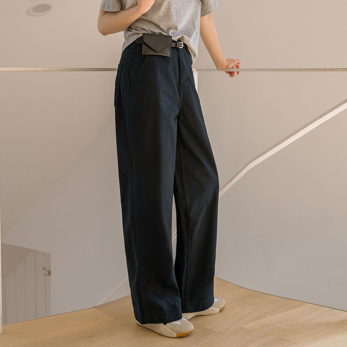 Classic back patch cotton wide pants