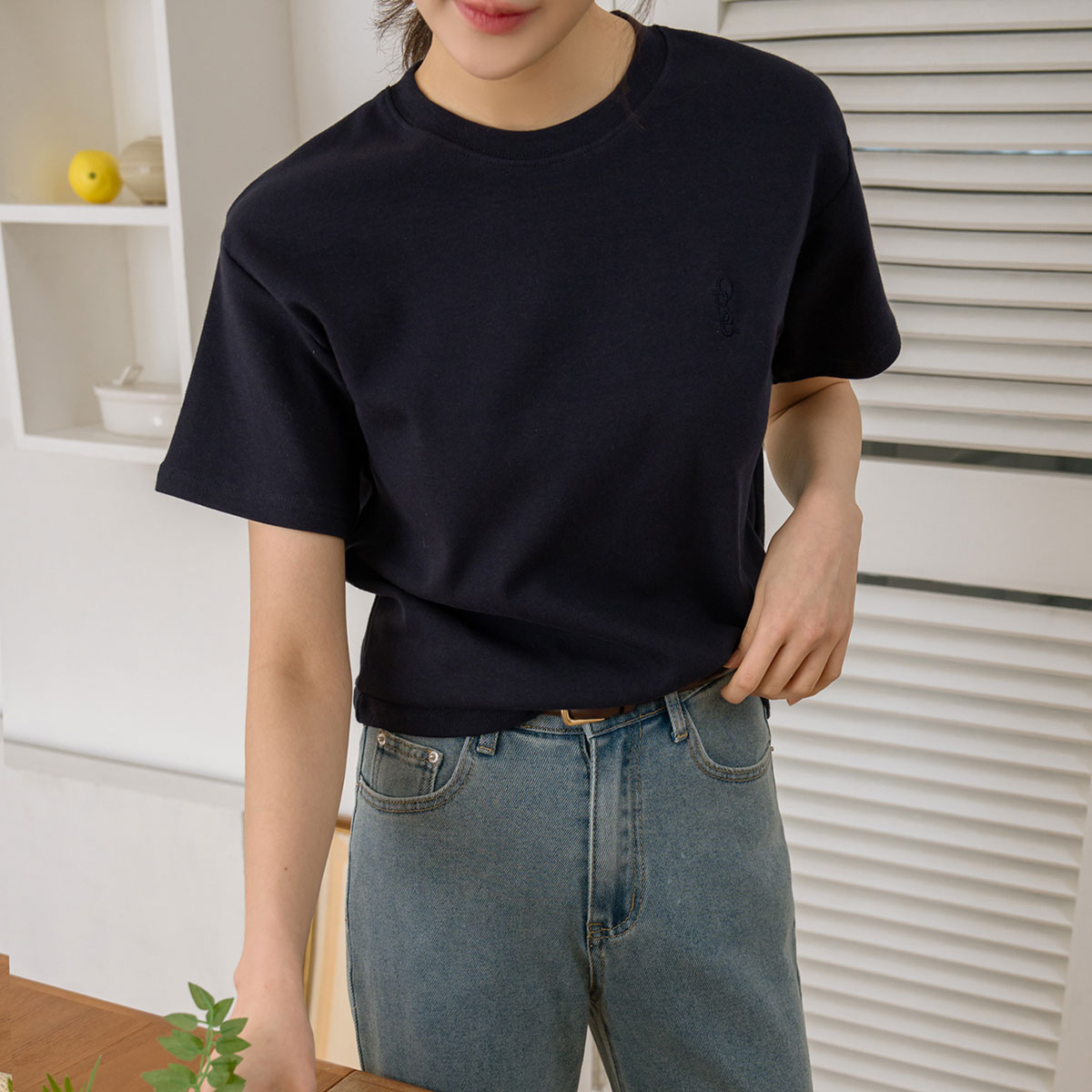 Basic embroidered spandex short-sleeve tee